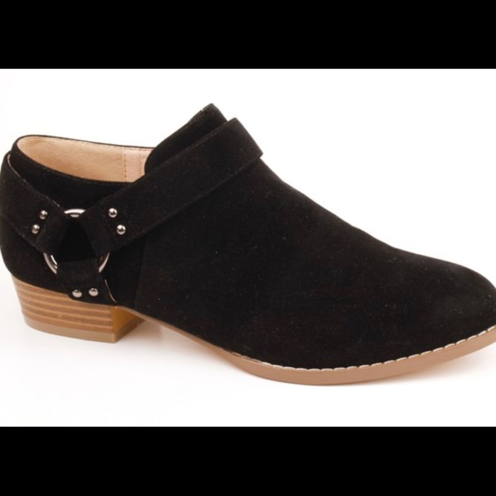 Black slide on bootie